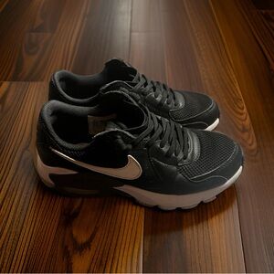 NIKE AIR MAX EXCEE Women’s Sneakers w/ box